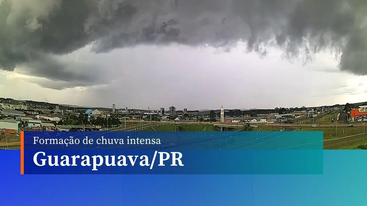 A imagem mostra o avanço de chuva em Guarapuava na tarde desta terça-feira (19)